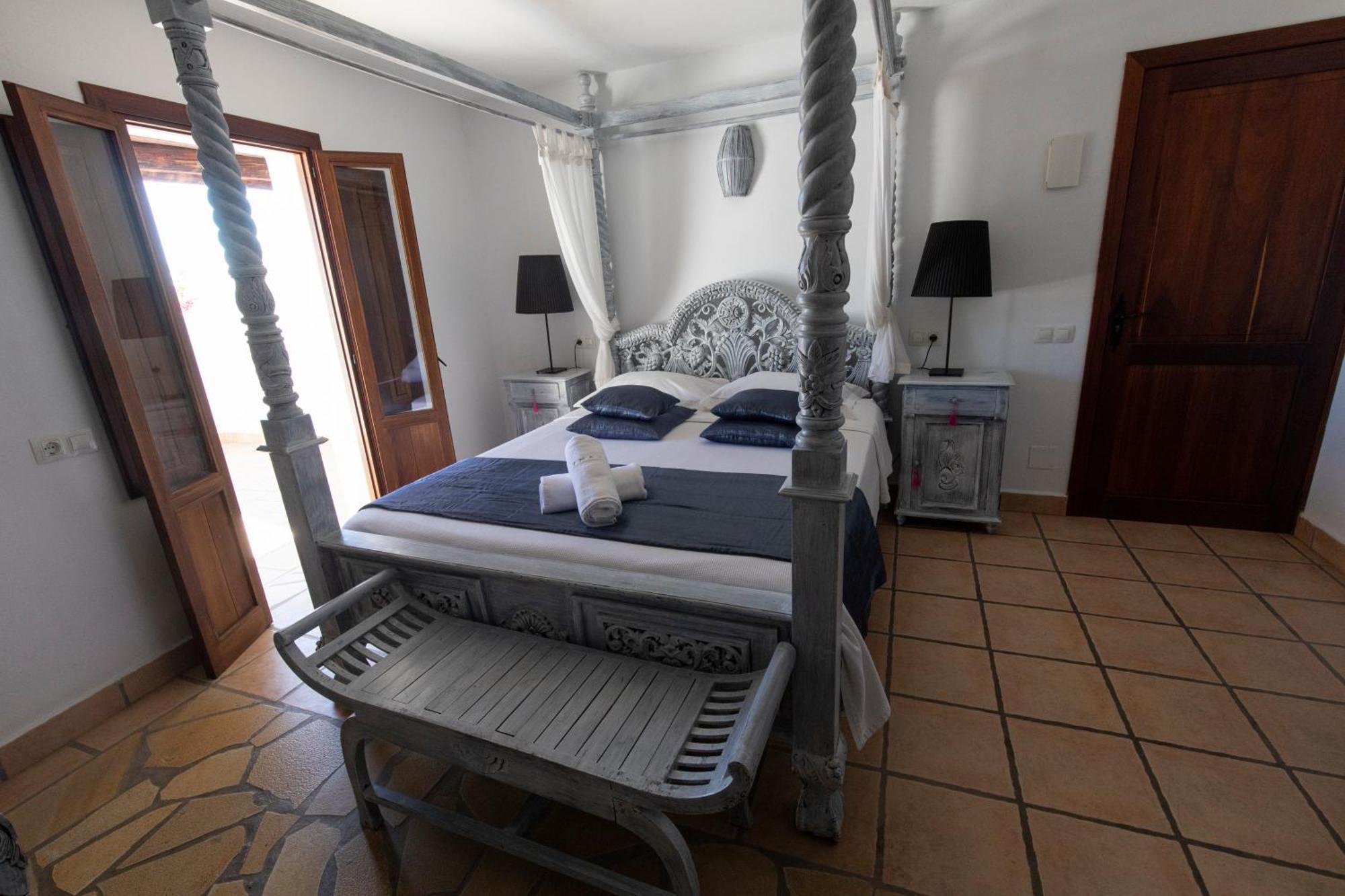 Buenavista Suites Hotel Boutique Santa Eularia des Riu Esterno foto