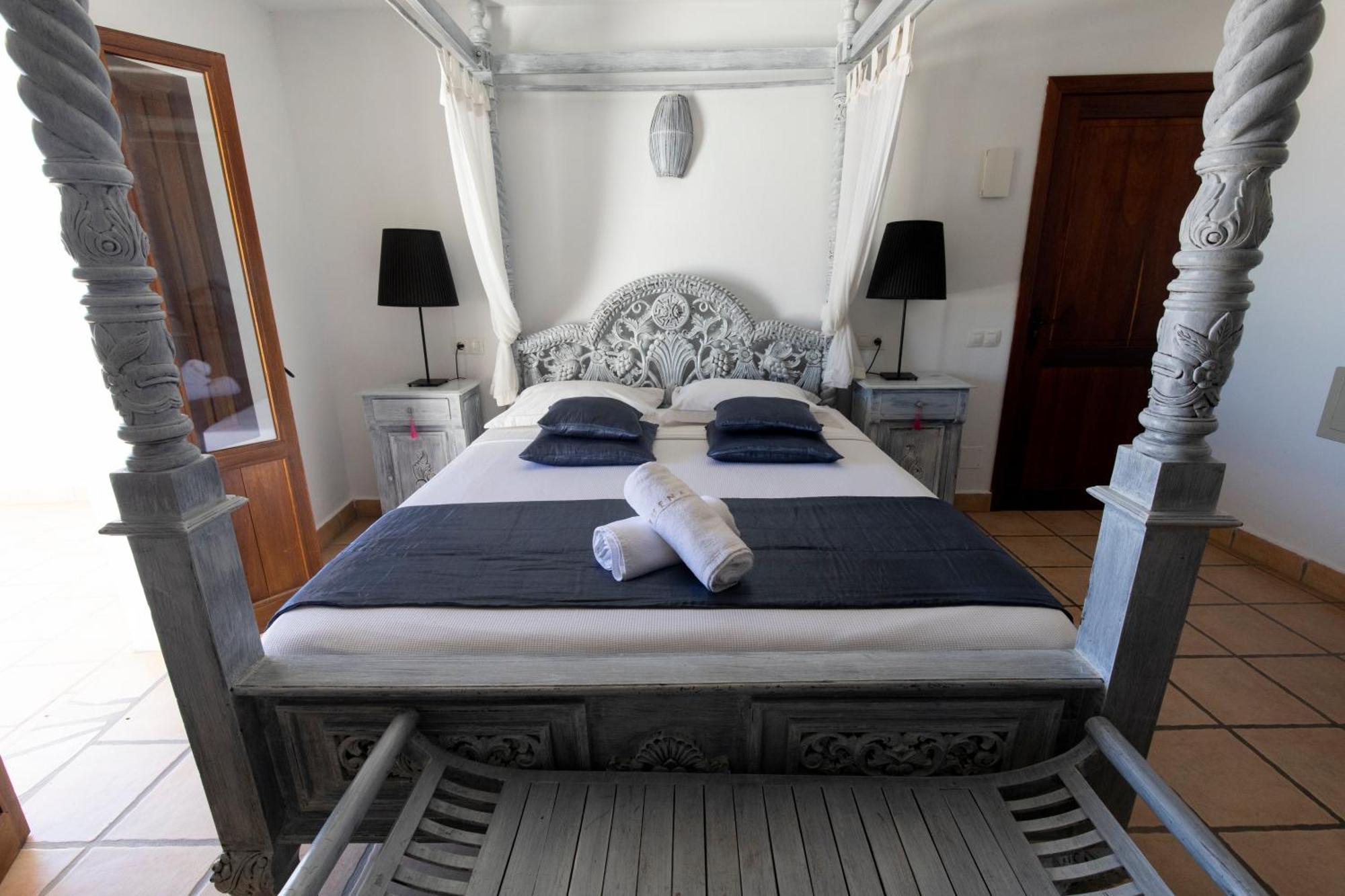 Buenavista Suites Hotel Boutique Santa Eularia des Riu Esterno foto